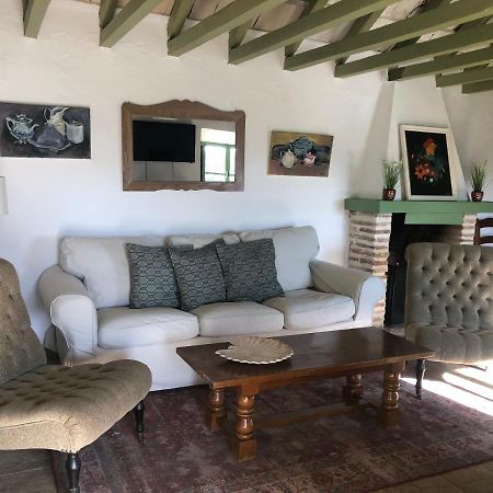 Casa Del Almezo Guest House อัลโมโดวาร์ เดล ริโอ ภายนอก รูปภาพ