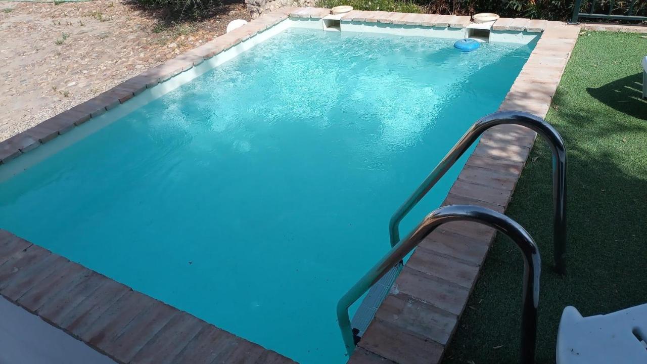 Casa Del Almezo Guest House อัลโมโดวาร์ เดล ริโอ ภายนอก รูปภาพ