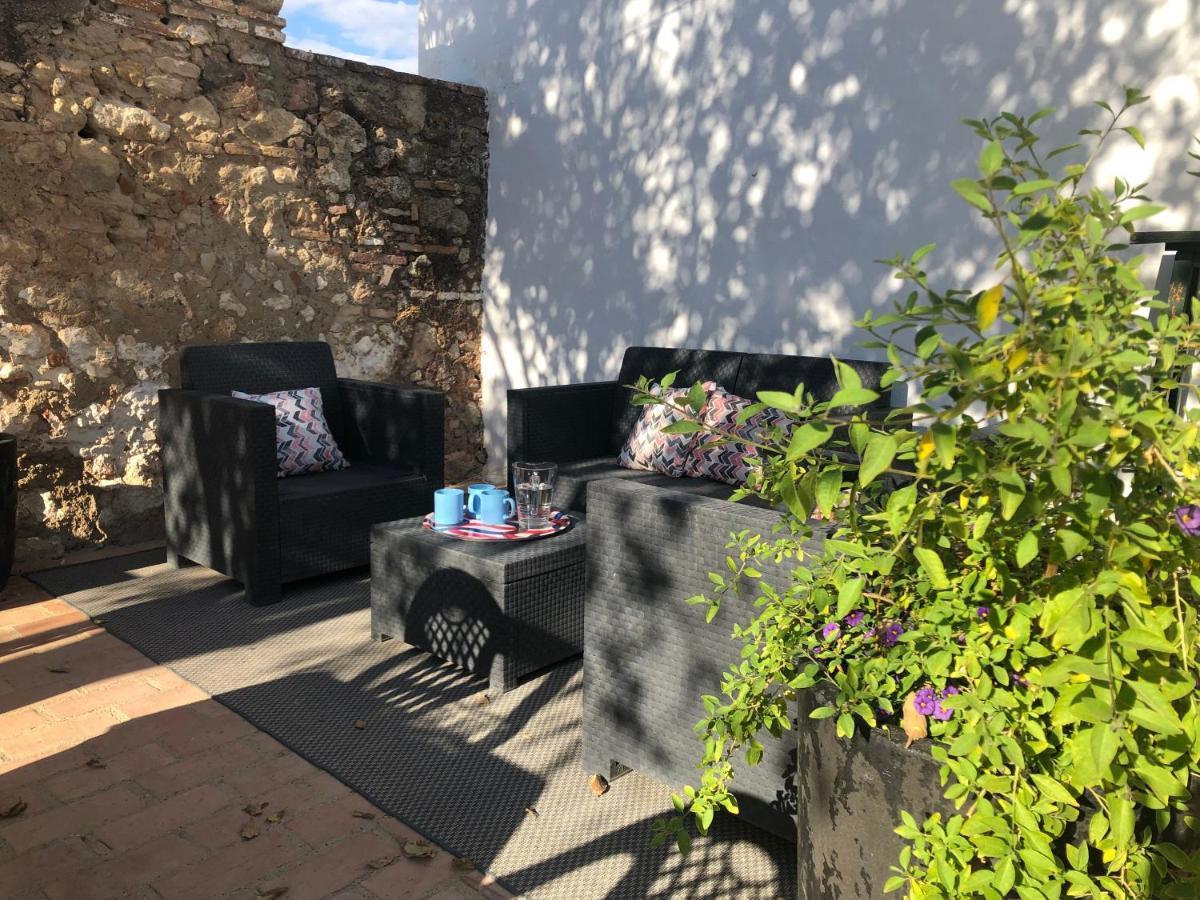 Casa Del Almezo Guest House อัลโมโดวาร์ เดล ริโอ ภายนอก รูปภาพ