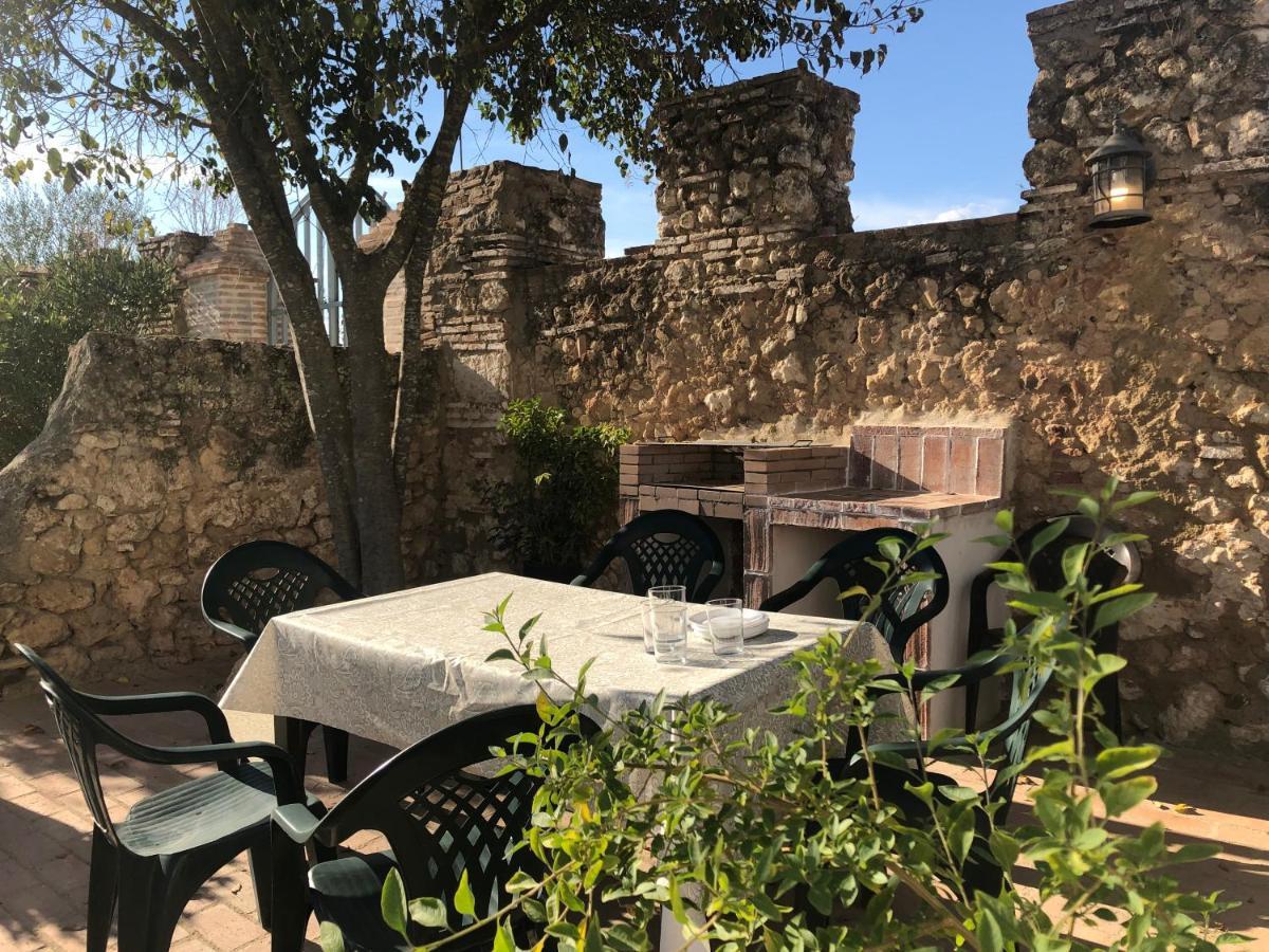 Casa Del Almezo Guest House อัลโมโดวาร์ เดล ริโอ ภายนอก รูปภาพ