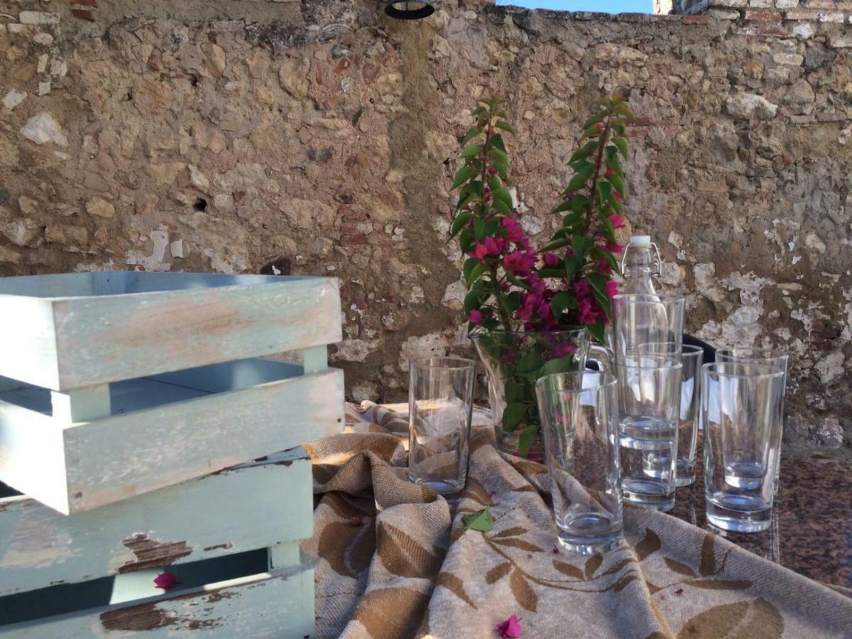 Casa Del Almezo Guest House อัลโมโดวาร์ เดล ริโอ ภายนอก รูปภาพ